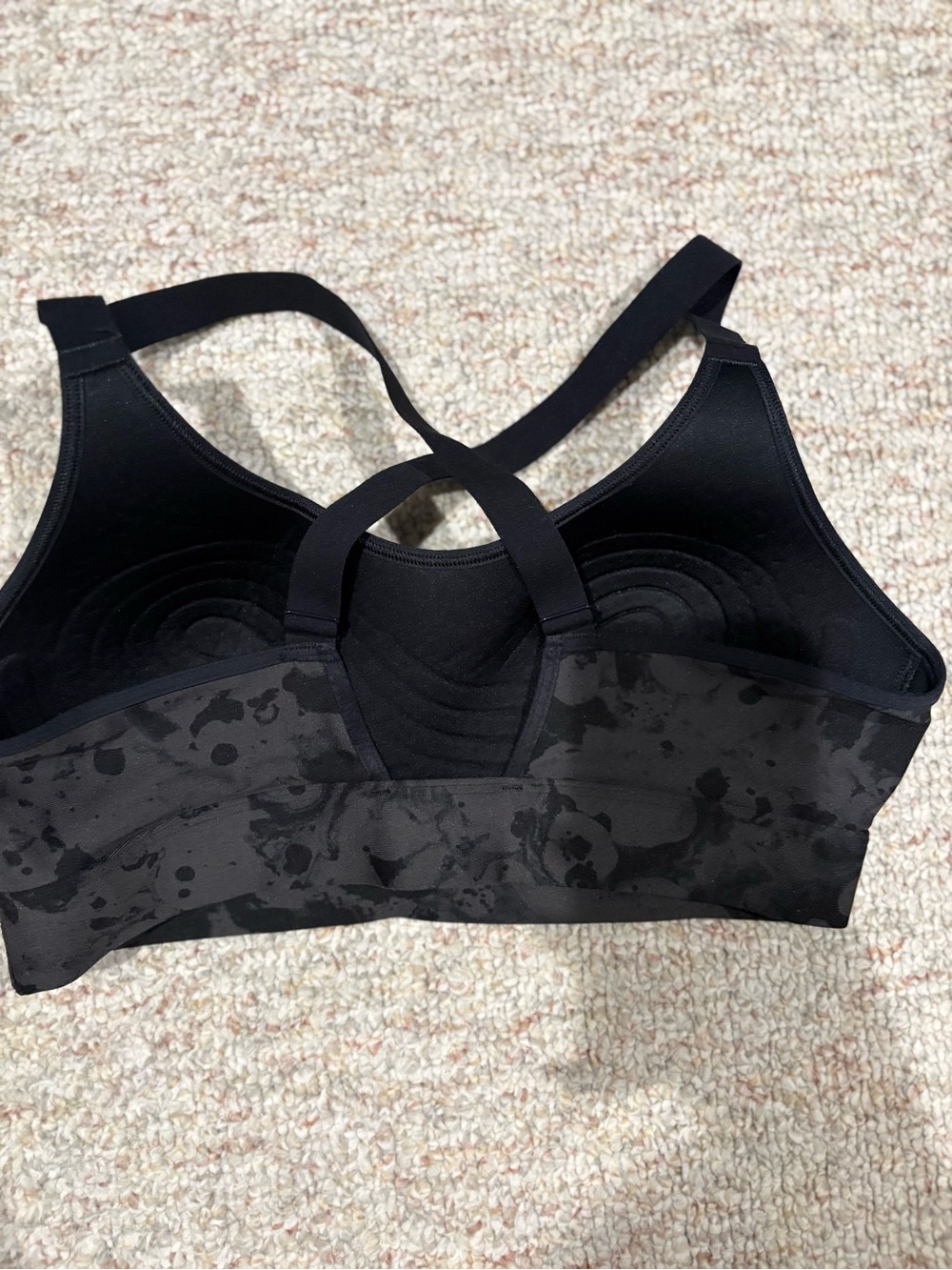 Under Armour Black Splash-Print Medium Support Sports Bra - Picture 3 of 4